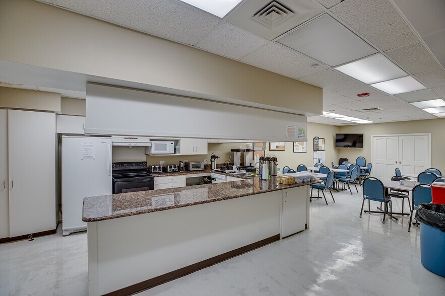 More Photos Of 2750 Indian River Blvd, Vero Beach Medical For Lease