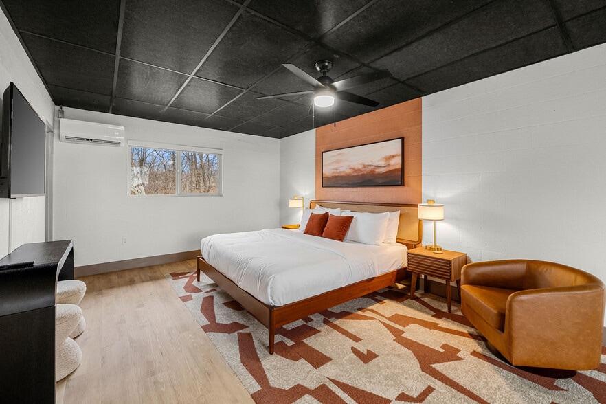 More Photos Of 14733 Dutchmans Dr, Rogers Hotel For Sale