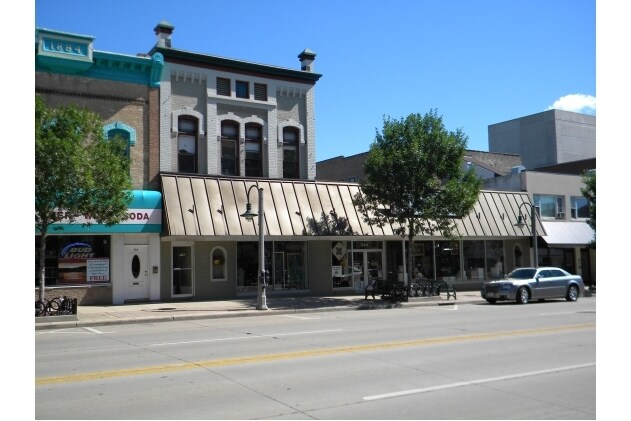 More Photos Of 516 W College Ave, Appleton Storefront Retail Office For Lease
