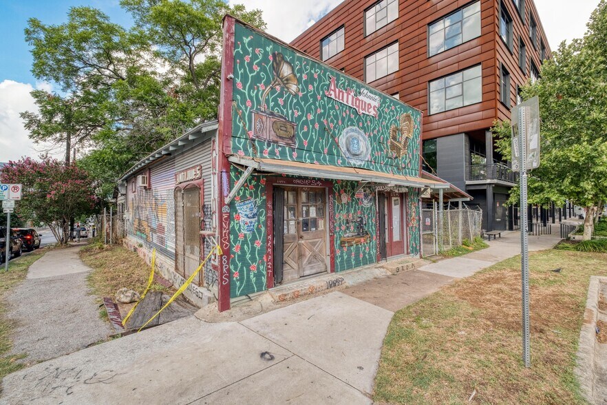 More Photos Of 911 E 6th St, Austin Freestanding For Sale