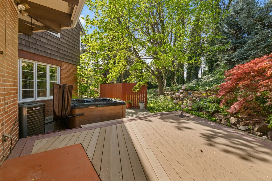 More Photos Of 1001 Cherry Heights Rd, The Dalles Flex For Sale