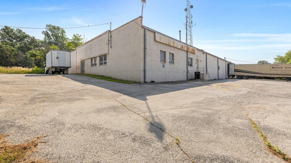 More Photos Of 333 Sante Ave, Kirkwood Warehouse For Lease