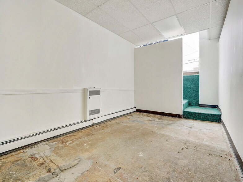 More Photos Of 1919 Deer Park Ave, Deer Park Office For Sale