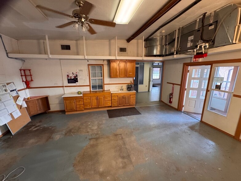 More Photos Of 2210 W Marland St, Hobbs Warehouse For Sale