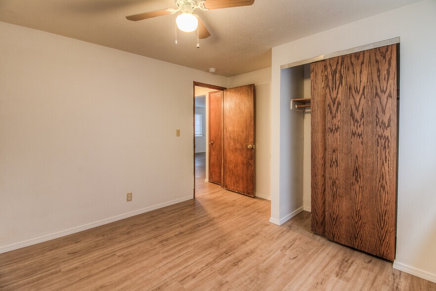 More Photos Of 8-10 S 11th Ave, Yakima Apartments For Sale