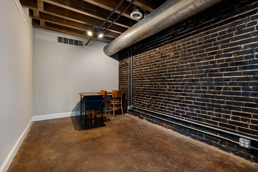More Photos Of 247 Broad St, Kingsport Loft Creative Space For Sale