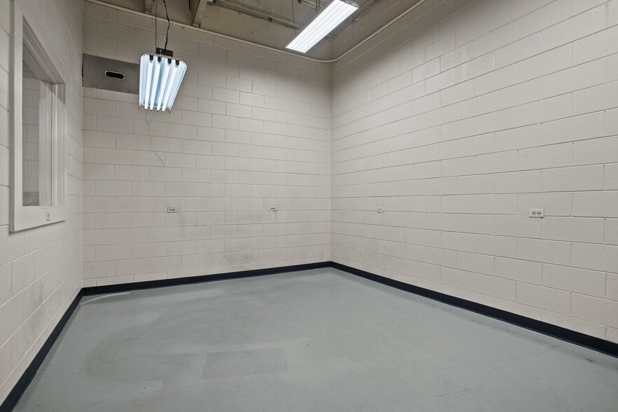 More Photos Of 157 Industrial Dr, King Warehouse For Lease