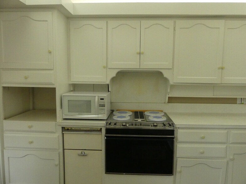 More Photos Of 304 S Trinity St, Decatur Office Residential For Lease