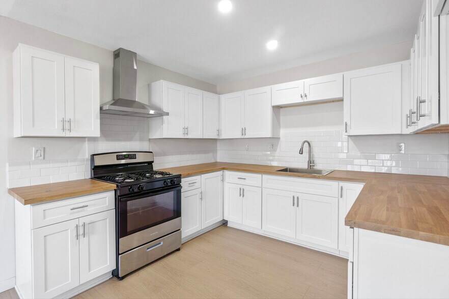 More Photos Of 511 E Washington Ave, Santa Ana Apartments For Sale