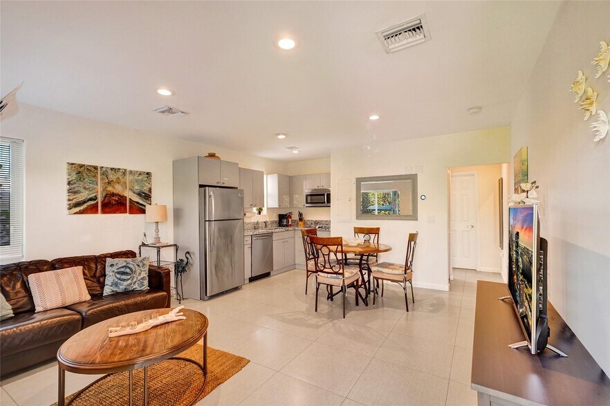 More Photos Of 322 Oklahoma St, Hollywood Multifamily For Sale