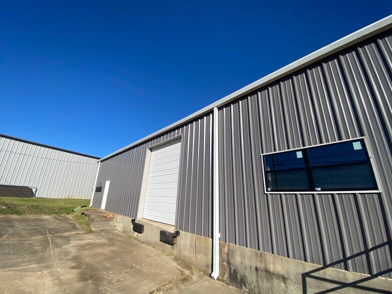 More Photos Of 650 Ridgewood Rd, Ridgeland Warehouse For Lease