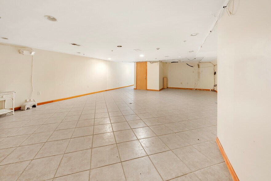 More Photos Of 910 SUMMIT Ave, Union City Office Residential For Sale