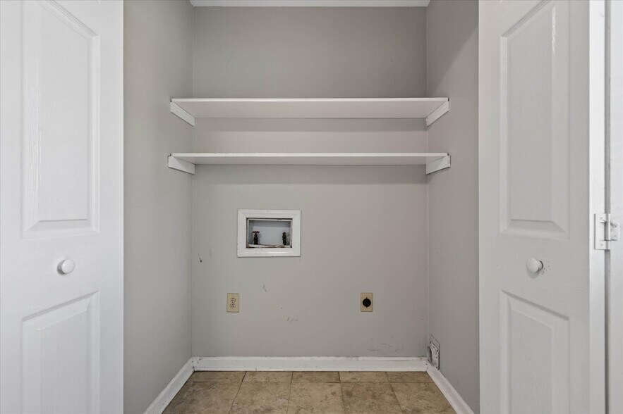 More Photos Of 1531 E Knollwood Cir, Clarksville Apartments For Sale