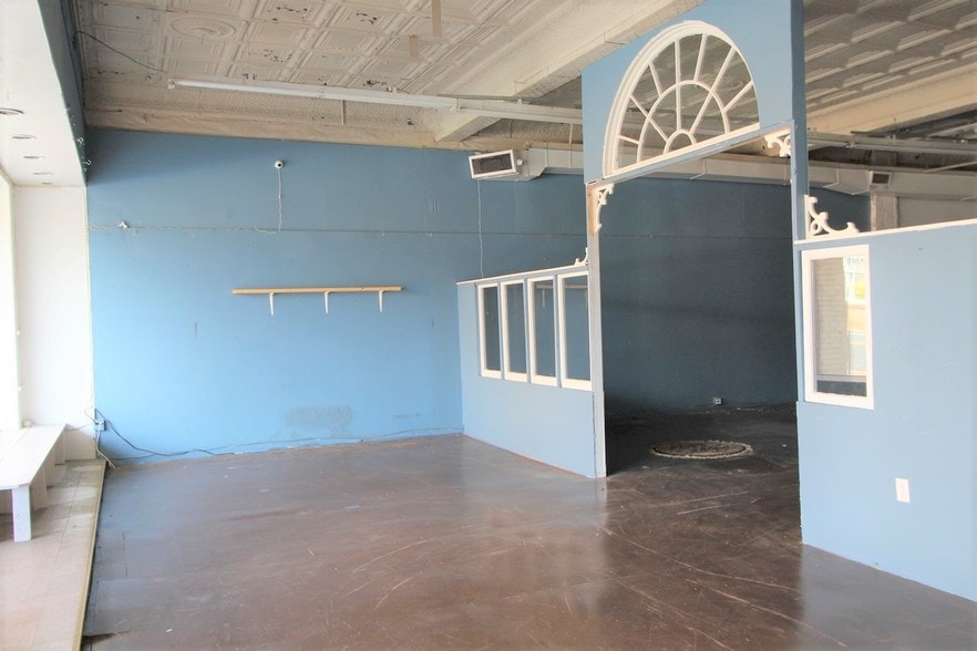 More Photos Of 1850 Church St, Appomattox Bar For Sale