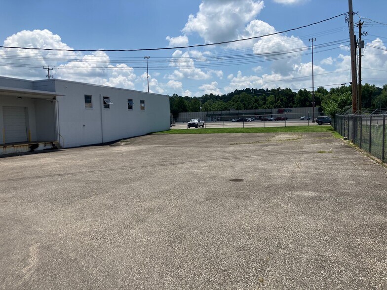 More Photos Of 105 C St, Kenova Warehouse For Lease