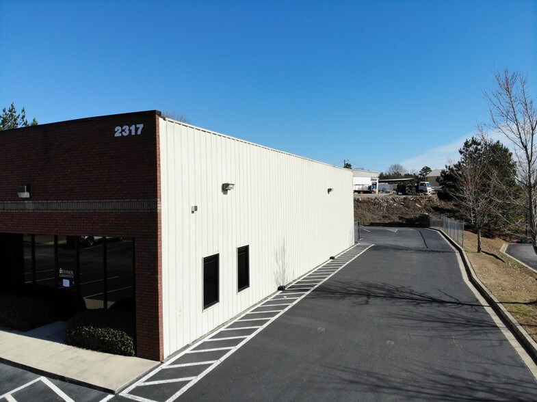 More Photos Of 2317 Danbury Ln, Gainesville Warehouse For Lease