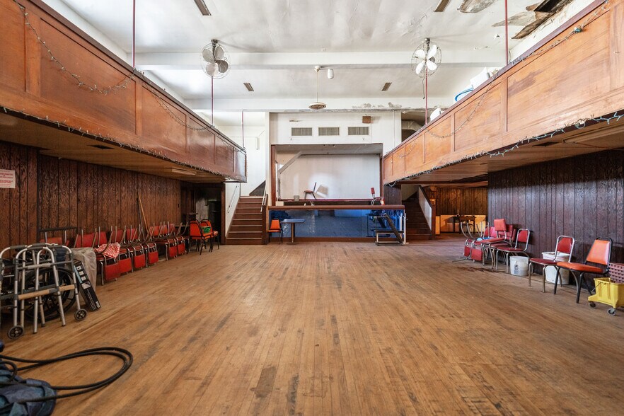 More Photos Of 1098 Duss Ave, Ambridge Restaurant For Sale