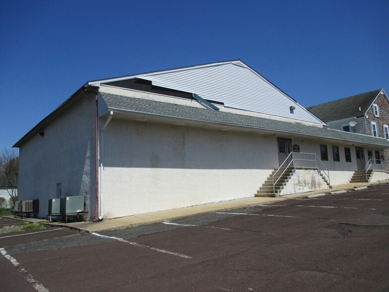 More Photos Of 313 Main St, Red Hill Restaurant For Lease