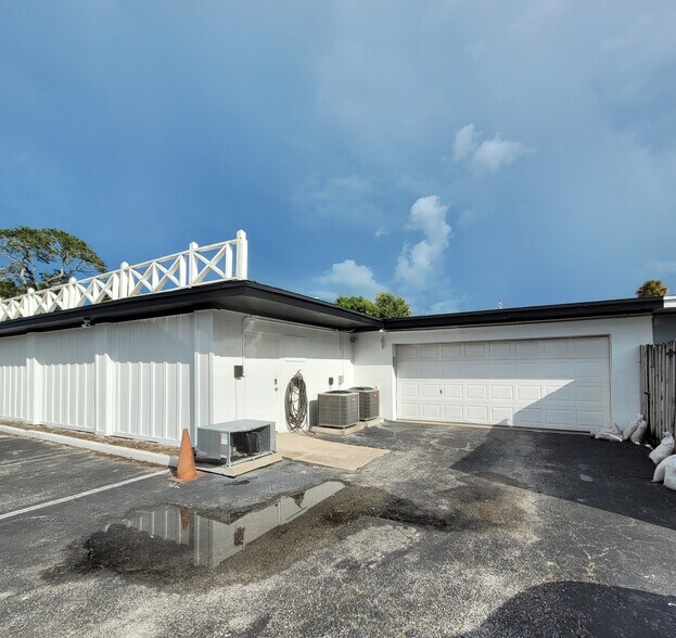 More Photos Of 1108 N Dixie Fwy, New Smyrna Beach Funeral Home For Sale