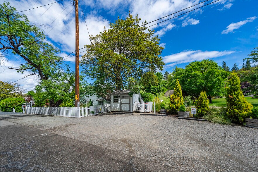 More Photos Of 215 S 4th St, Jacksonville Office For Sale