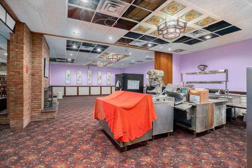 More Photos Of 2320 S Dort Hwy, Flint Restaurant For Sale