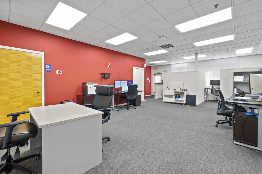 More Photos Of 105 Corporate Dr E, Langhorne Office For Sale