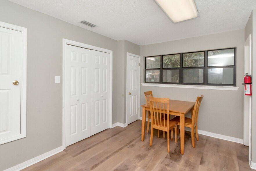 More Photos Of 1962 Spring Hill Ave, Mobile Office For Sale