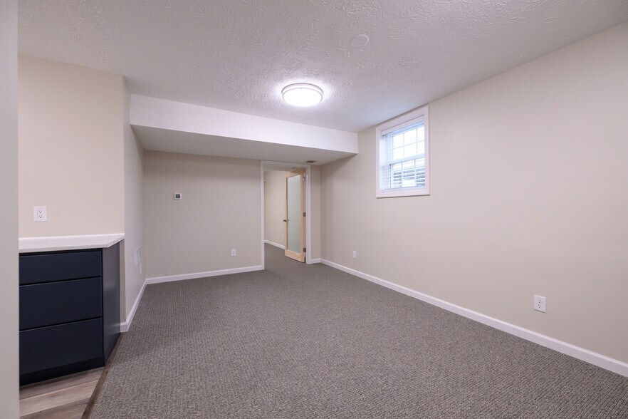More Photos Of 216 E Reynolds Rd, Lexington Office For Lease
