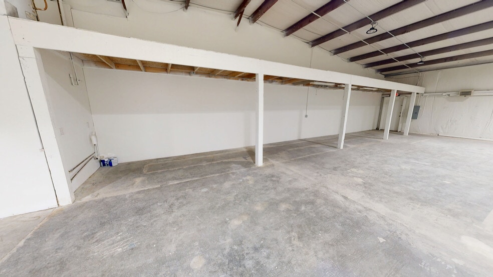 More Photos Of 1601 Acorn Dr, Rogers Distribution For Lease