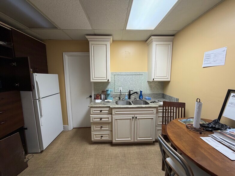 More Photos Of 431 Racetrack Rd Nw, Fort Walton Beach Flex For Sale