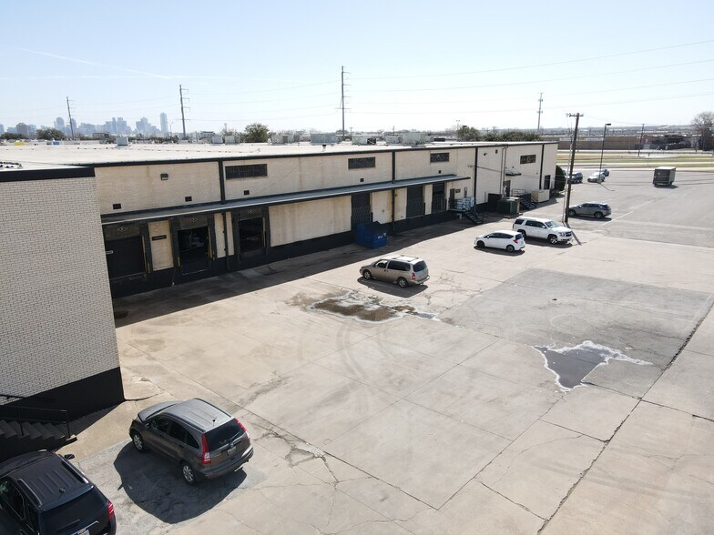 More Photos Of 3191 Commonwealth Dr, Dallas Warehouse For Sale