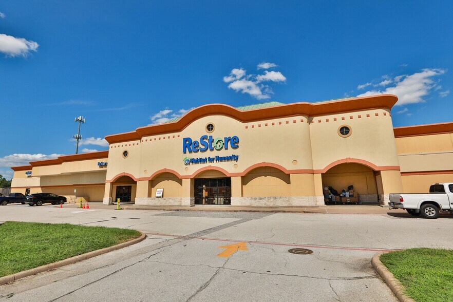 More Photos Of 13300-13350 Jones Rd, Houston Freestanding For Sale
