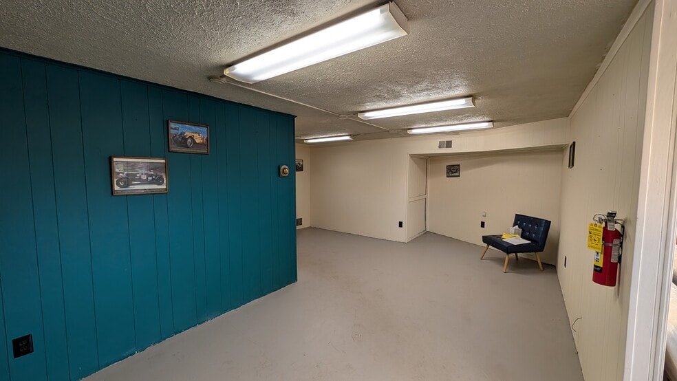 More Photos Of 1402 Prairie Ave, South Bend Auto Repair For Lease