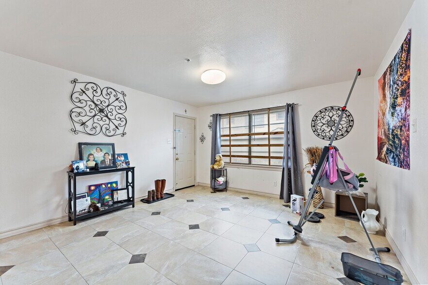 More Photos Of 1004 S Main St, Pasadena Apartments For Sale