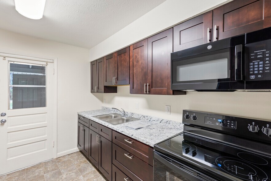 More Photos Of 283 SW Davaca Gln, Lake City Multifamily For Sale