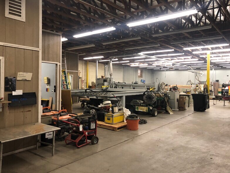 More Photos Of 439 S 3rd Ave, Avondale Manufacturing For Sale