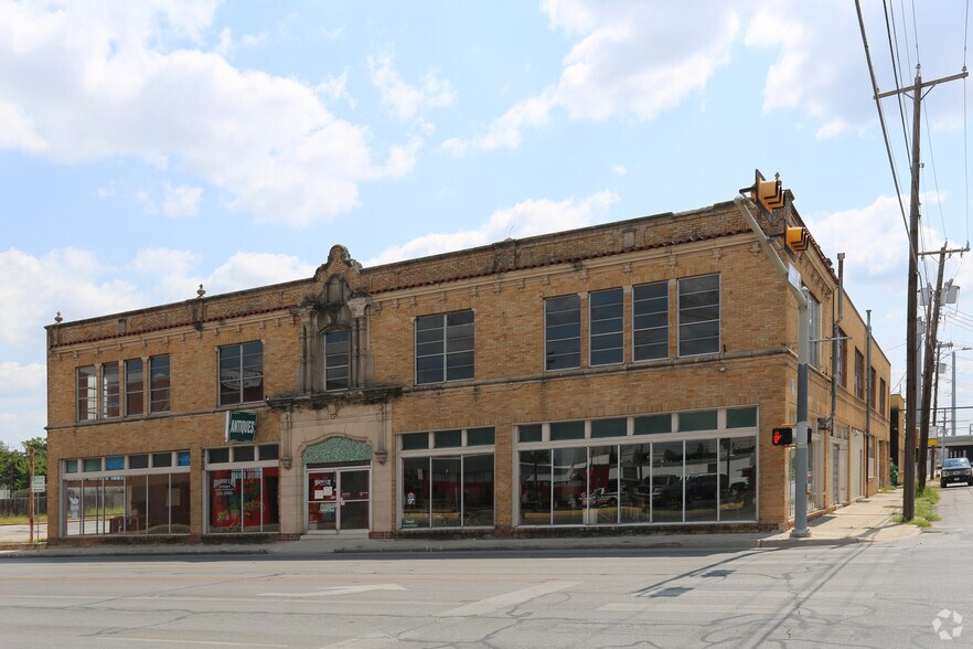 More Photos Of 900 Broadway St, San Antonio General Retail For Lease