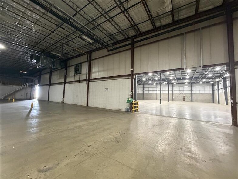More Photos Of 4100-4202 Technology Dr, South Bend Distribution For Lease