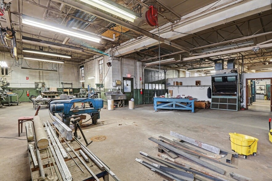 More Photos Of 20210 Sherwood St, Detroit Warehouse For Sale