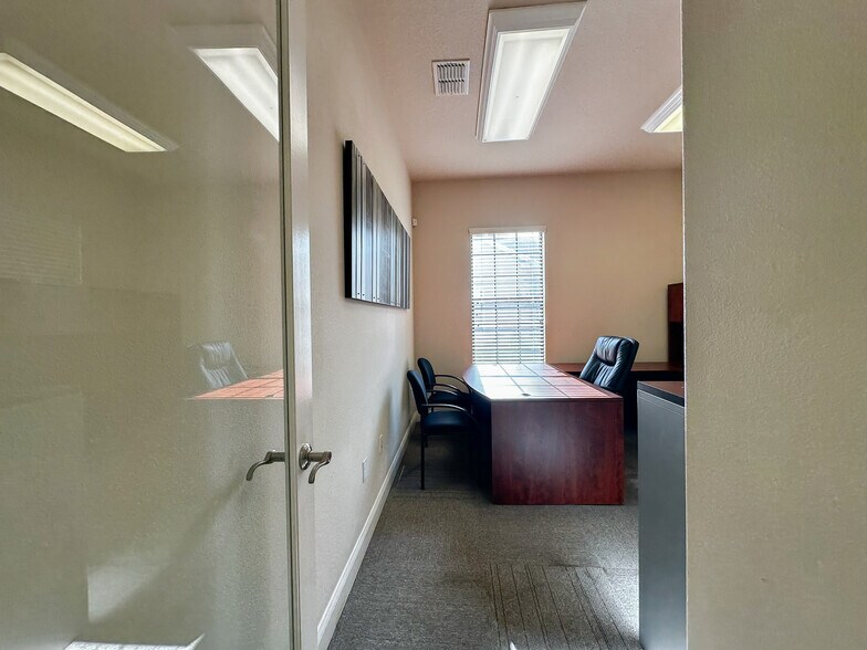 More Photos Of 170 Fitzgerald Rd, Lakeland Office For Lease