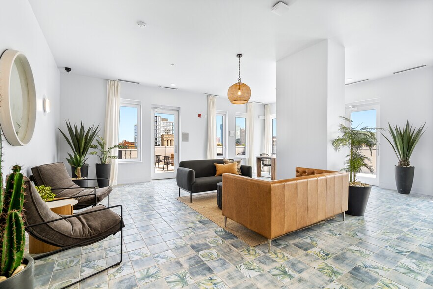 More Photos Of 4600 N Kenmore Ave, Chicago Apartments For Lease