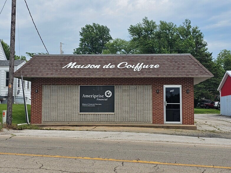 Primary Photo Of 504 S 4th St, Ste Genevieve Medical For Sale