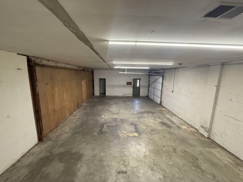 More Photos Of 2550 Sutherland Ave, Knoxville Light Distribution For Lease