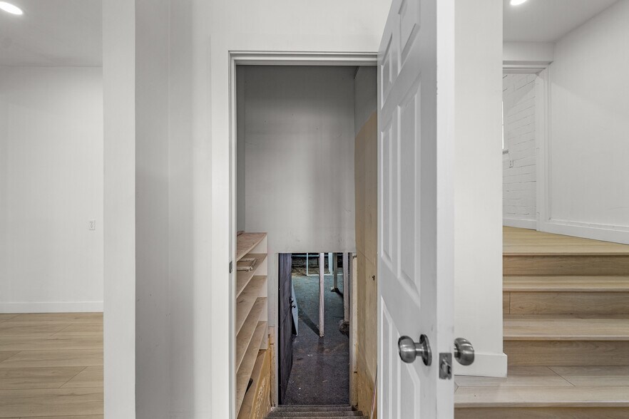 More Photos Of 2823 W 8th St, Los Angeles Office For Lease