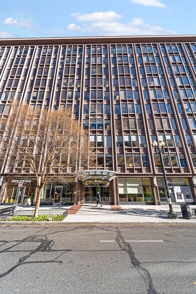 More Photos Of 1025 Connecticut Ave NW, Washington Office For Lease