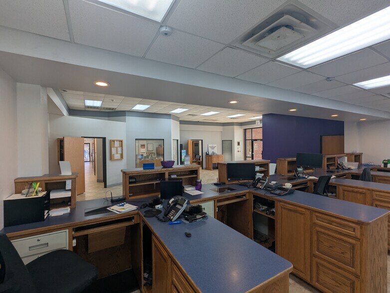 More Photos Of 8109 Smith Rd, Beaumont Office For Sale