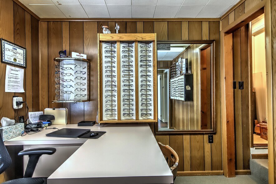 More Photos Of 471 Monroe Tpke, Monroe Medical For Lease