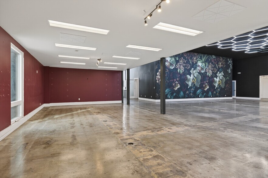 More Photos Of 1895 E Main St, Ventura General Retail For Sale