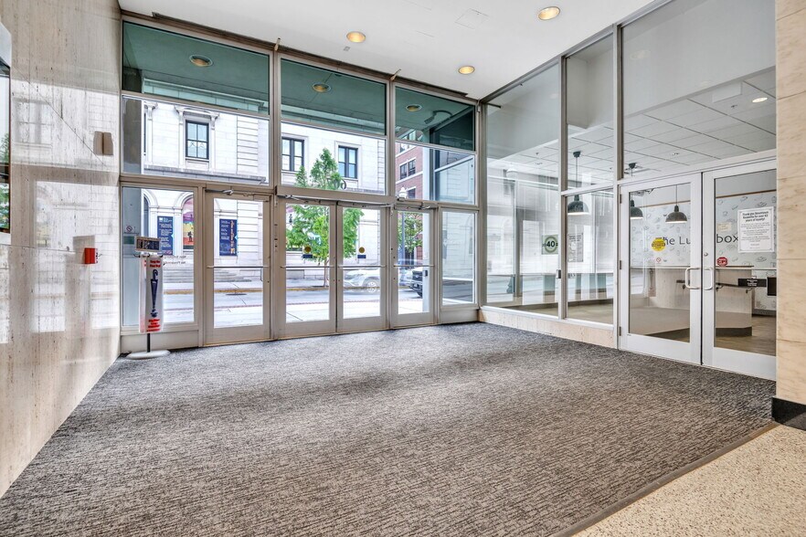 More Photos Of 607 Market St, Knoxville Office For Sale