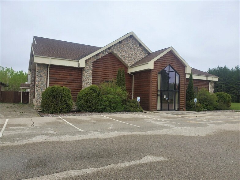 Primary Photo Of W10508 Kottke Rd, Crivitz Restaurant For Sale